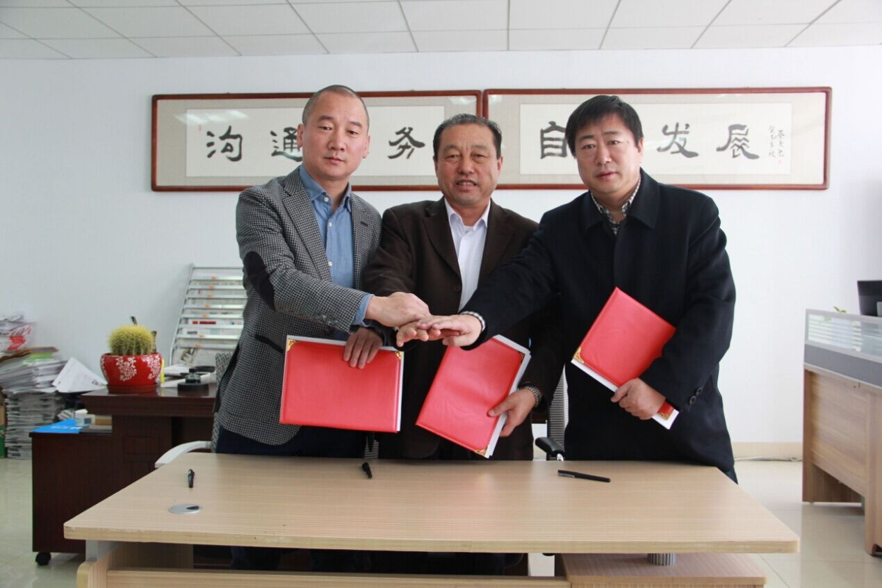 內(nèi)蒙古農(nóng)牧業(yè)產(chǎn)業(yè)化龍頭企業(yè)協(xié)會、北京萬生元新農(nóng)業(yè)科技有限公司與內(nèi)蒙古拉卡拉支付有限公司簽署三方戰(zhàn)略框架合作協(xié)議——進(jìn)一步實施內(nèi)蒙古綠色農(nóng)畜產(chǎn)品走出去戰(zhàn)略