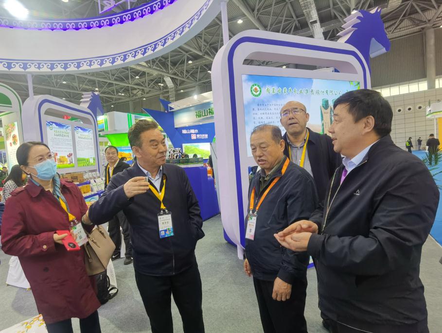 內(nèi)蒙古1400多種有機(jī)、綠色農(nóng)畜產(chǎn)品亮相中國(guó)綠色食品博覽會(huì)和中國(guó)國(guó)際有機(jī)食品博覽會(huì)